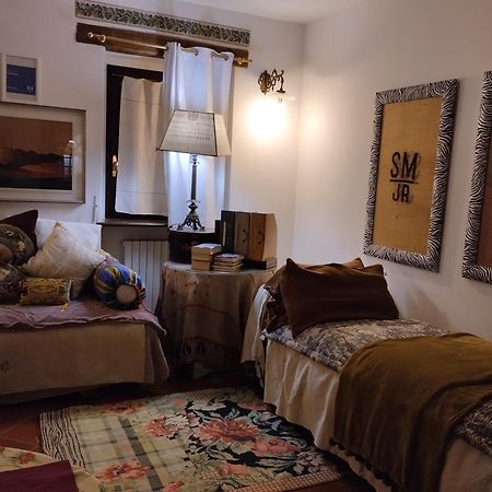 לינה וארוחת בוקר Quartiano Il Cortiletto מראה חיצוני תמונה