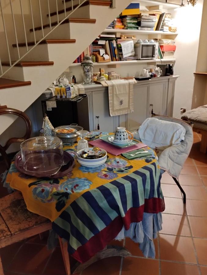 לינה וארוחת בוקר Quartiano Il Cortiletto מראה חיצוני תמונה